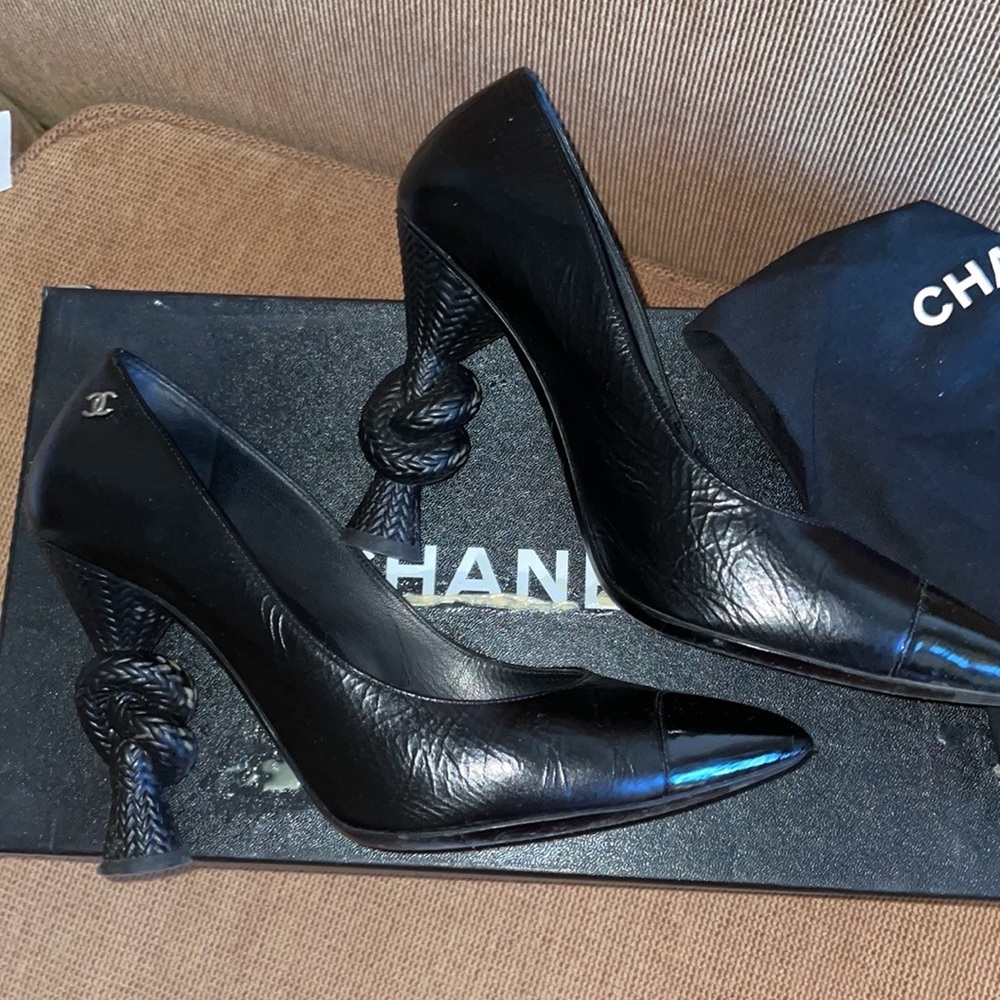 Chanel Black Knot Detail Pumps